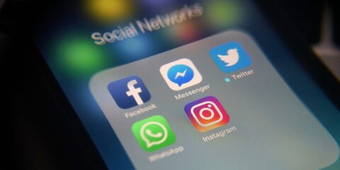 واتساب للأيفون يبدأ بإختبار الوضع المظلم 2