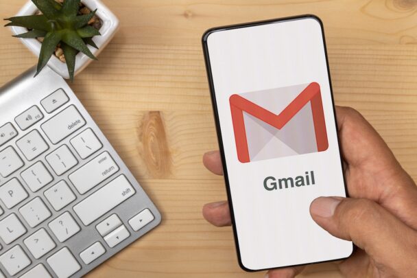 أفضل 8 حلول لـ مشكلة تأخير وصول رسائل البريد الإلكتروني Gmail لهواتف الأندرويد