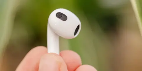 5 نصائح من آبل لمستخدمي سماعتها اللاسلكية AirPods